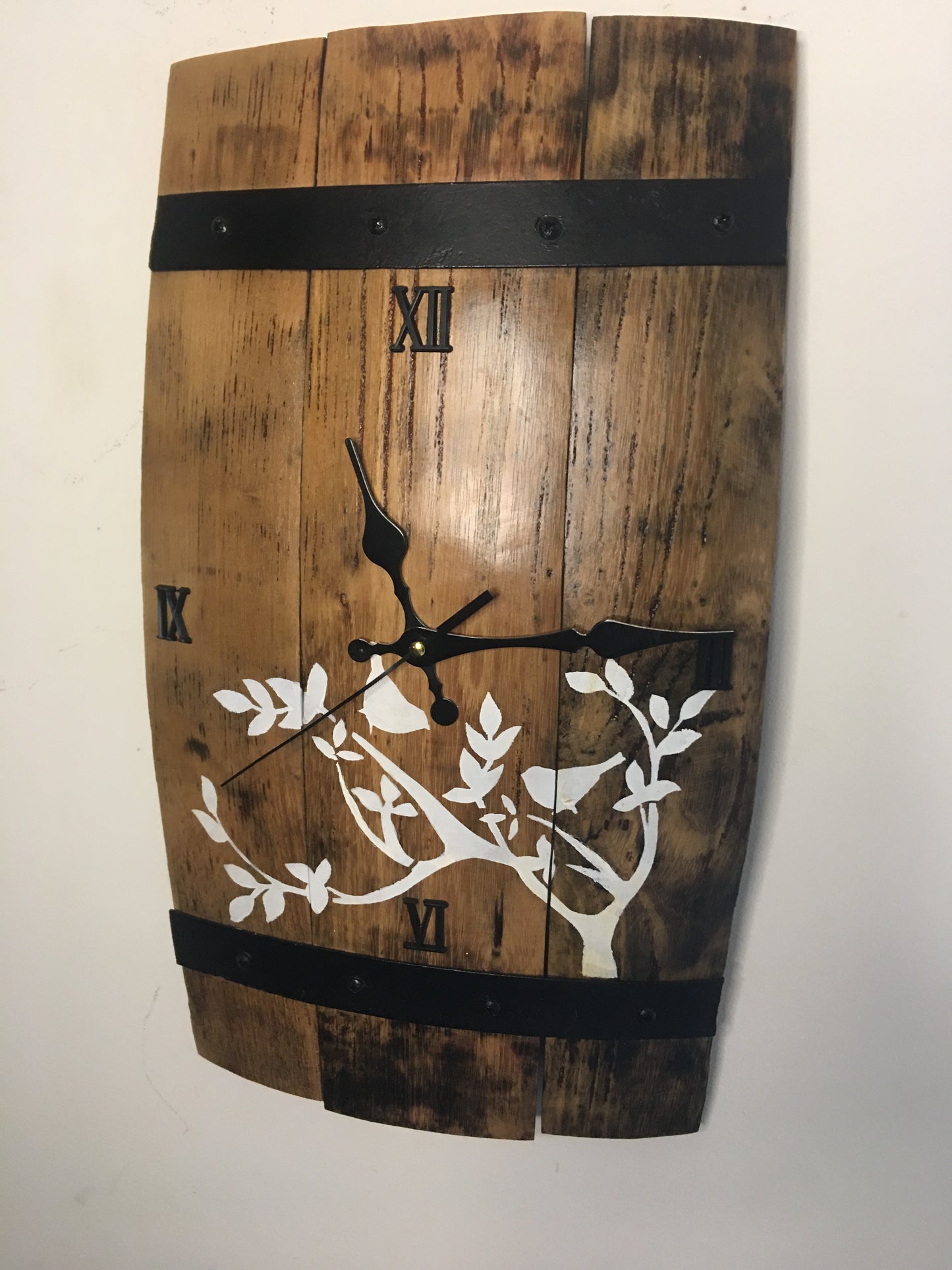 Horloge tonneau artisanale