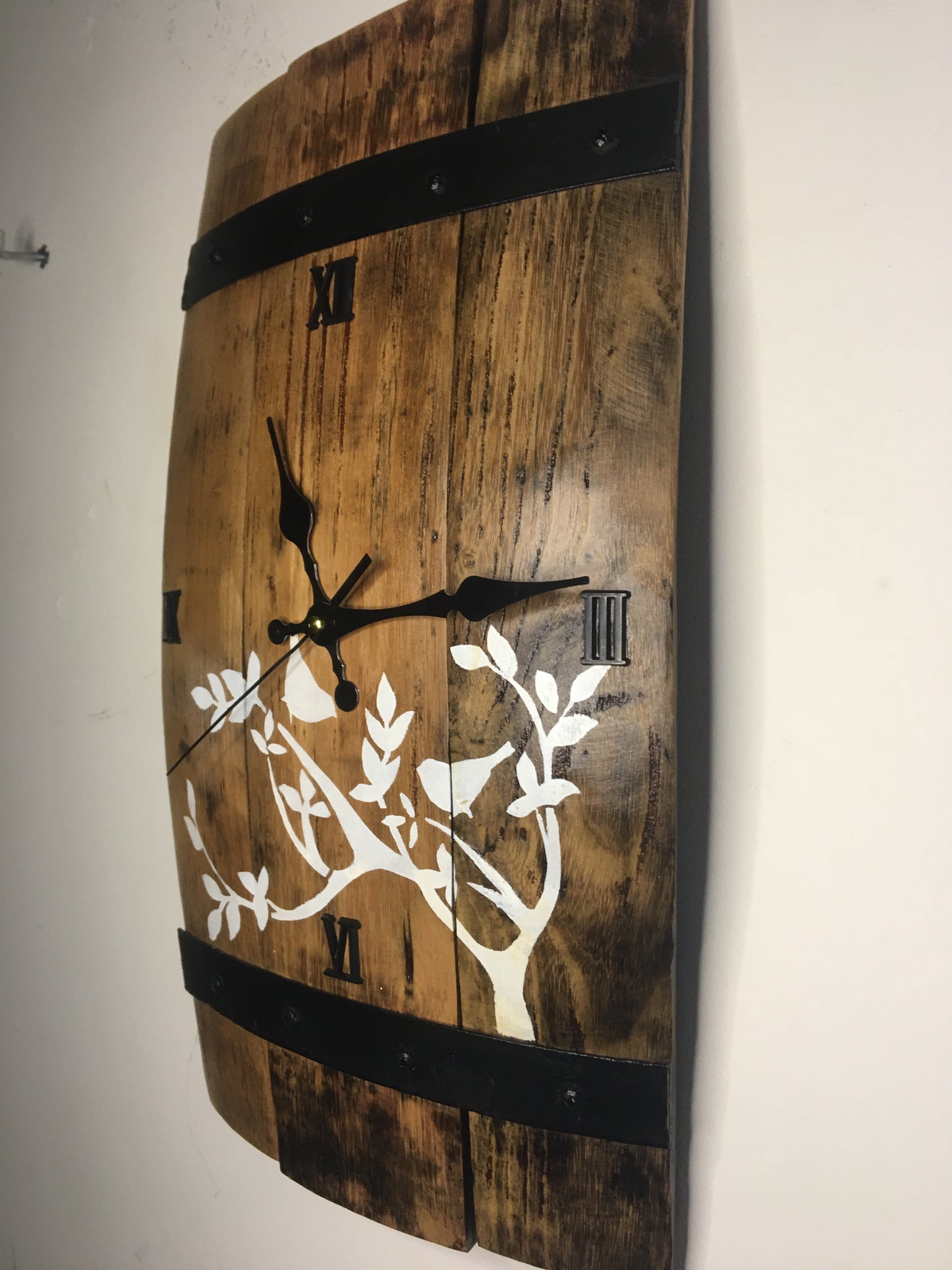 Horloge tonneau artisanale