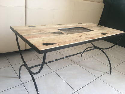 Table basse bois et résine