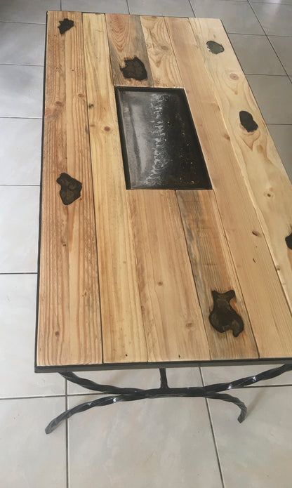 Table basse bois et résine